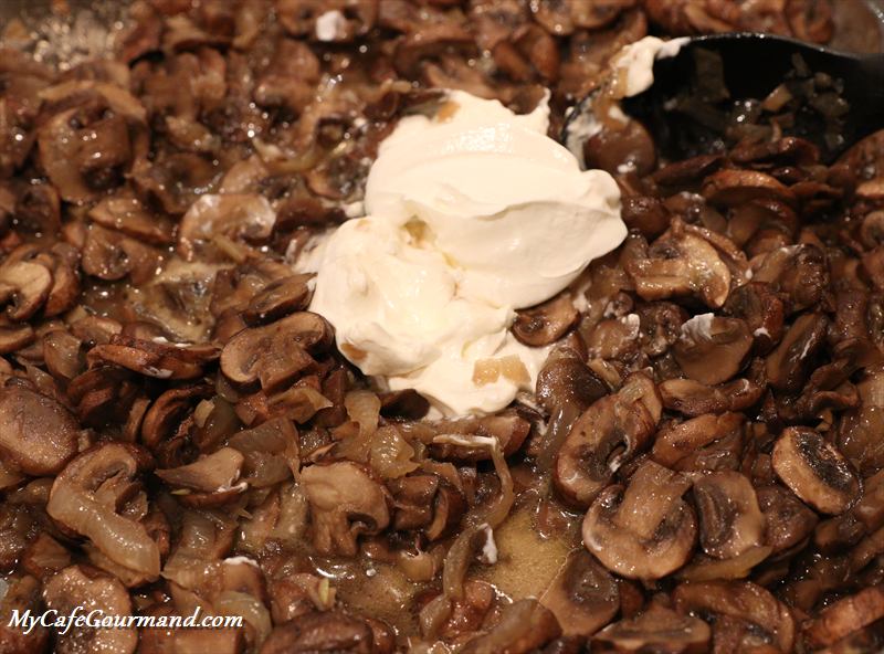 Fried mushrooms with sour cream